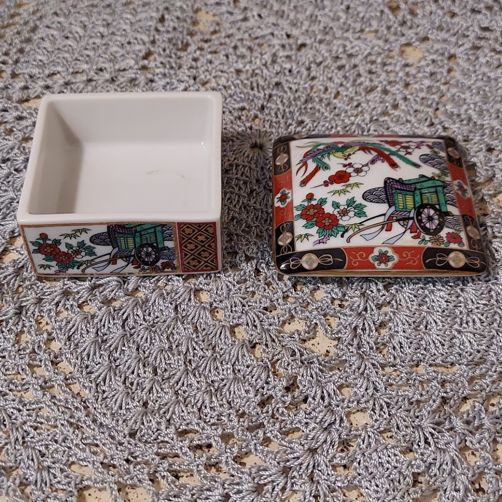 Vintage Imari Trinket Box - 1970s Imari Porcelain